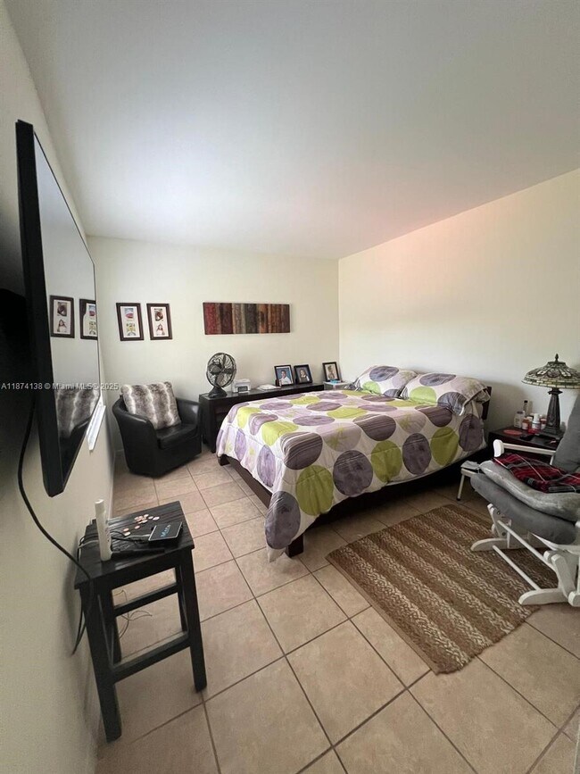Foto del edificio - 9350 W Flagler St