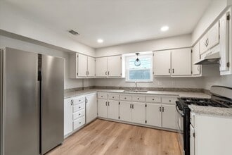 Building Photo - 7104 Dallas St