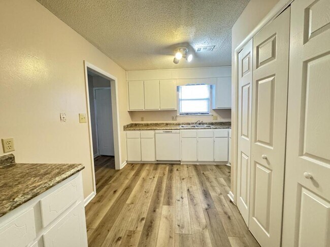 Foto del edificio - 124 Stonehedge Drive