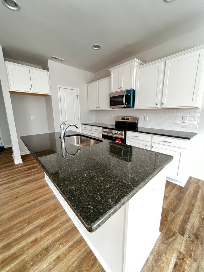 Building Photo - 224 Suhani Ln