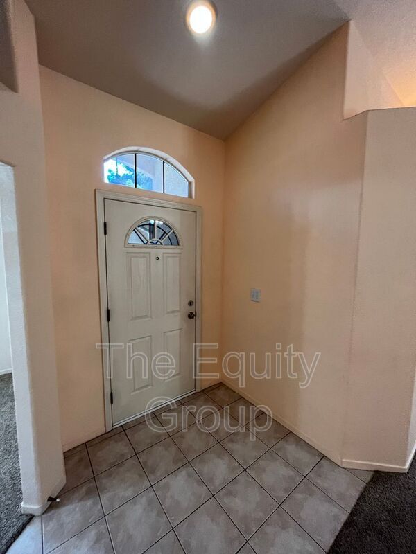 Foto del edificio - 3418 E Sycamore Ave