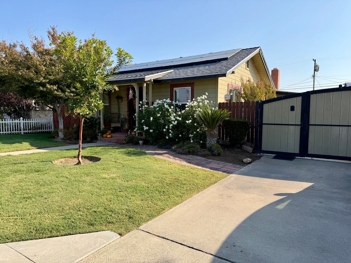 Primary Photo - 223 Pollasky Ave