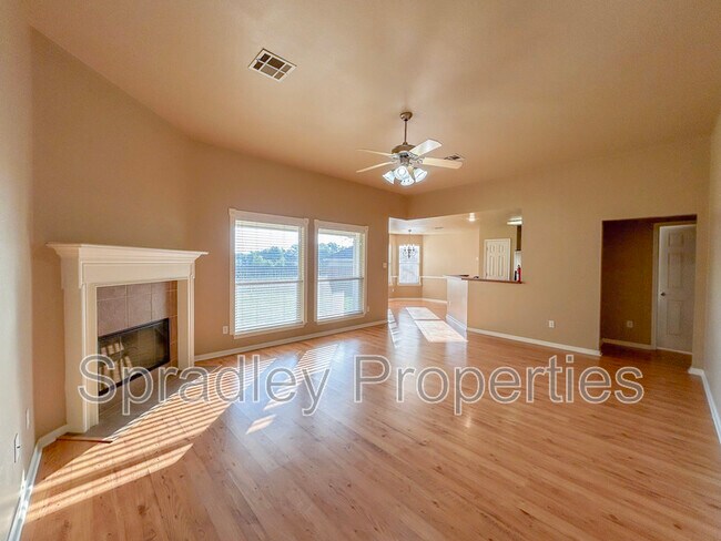 Building Photo - 2318 Kingsbury Dr
