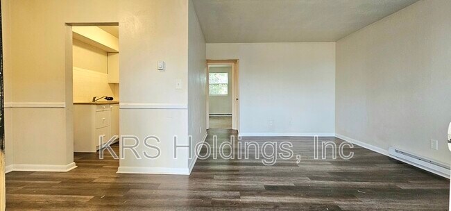 Building Photo - 5537 Iowa Ave