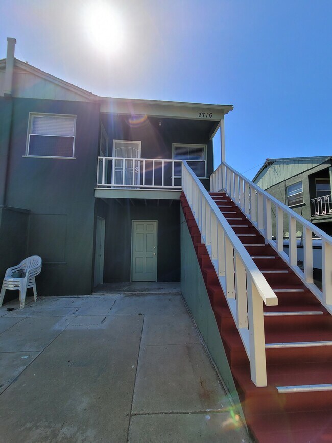 Foto del edificio - 3716 Ingraham St