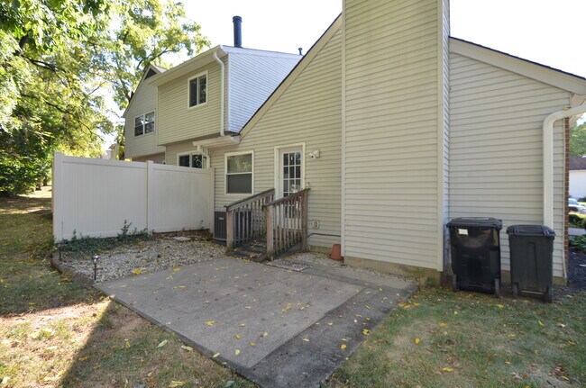 Foto del edificio - 6355 Corbly Rd