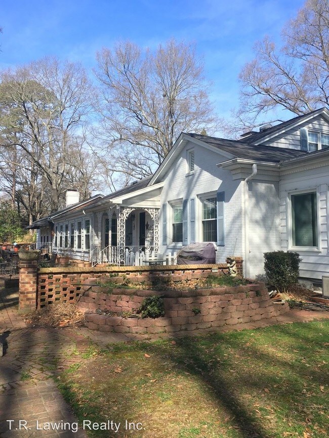 Foto del edificio - 1205 Fairfield Dr