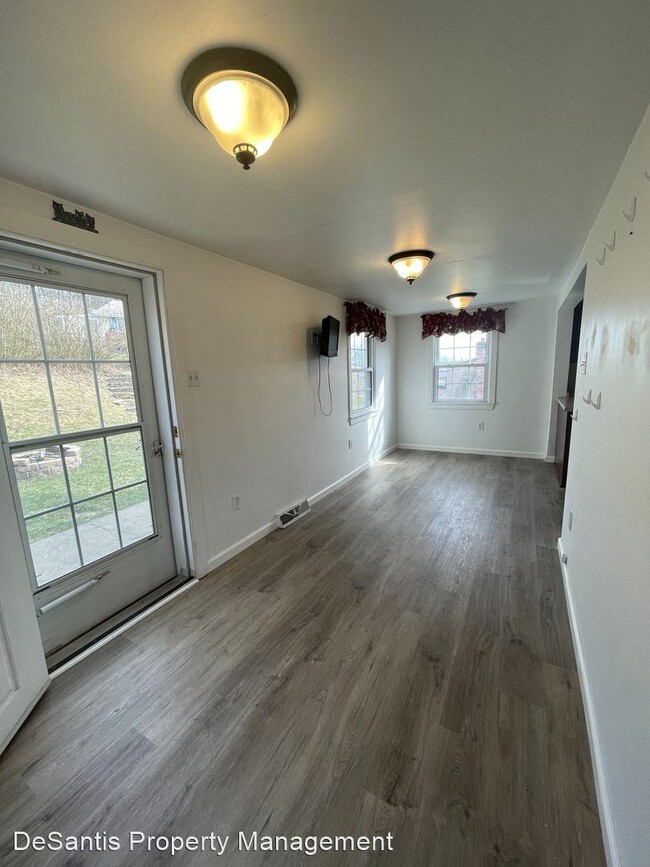 Building Photo - 3 br, 1.5 bath House - 257 Linden Road