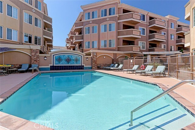 Foto del edificio - 2750 Artesia Blvd