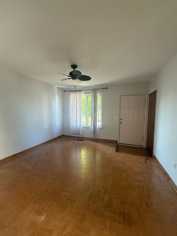Foto del edificio - 8030 Jewett Ave