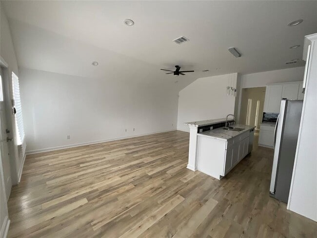 Building Photo - 5202 Northridge Dr