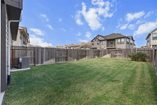 Foto del edificio - 9443 Starlight Oak Dr