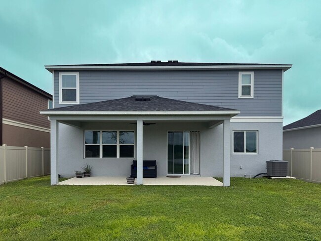 Foto del edificio - Beautiful 3 bedroom/2.5 bath in NEW Winter...