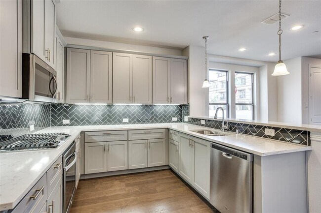 Foto del edificio - 6341 Fortuna Ln