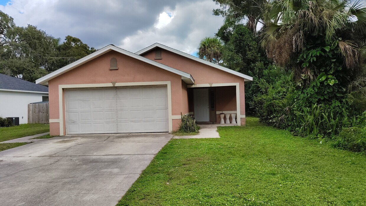 Foto principal - 812 S Varr Ave