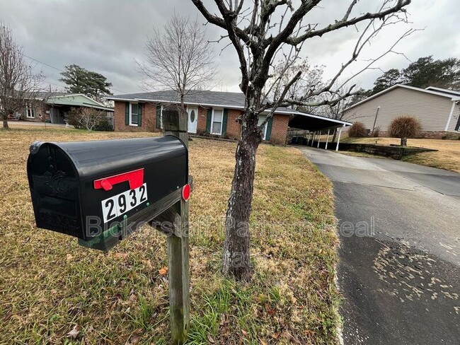 Building Photo - 2932 McNeese Dr