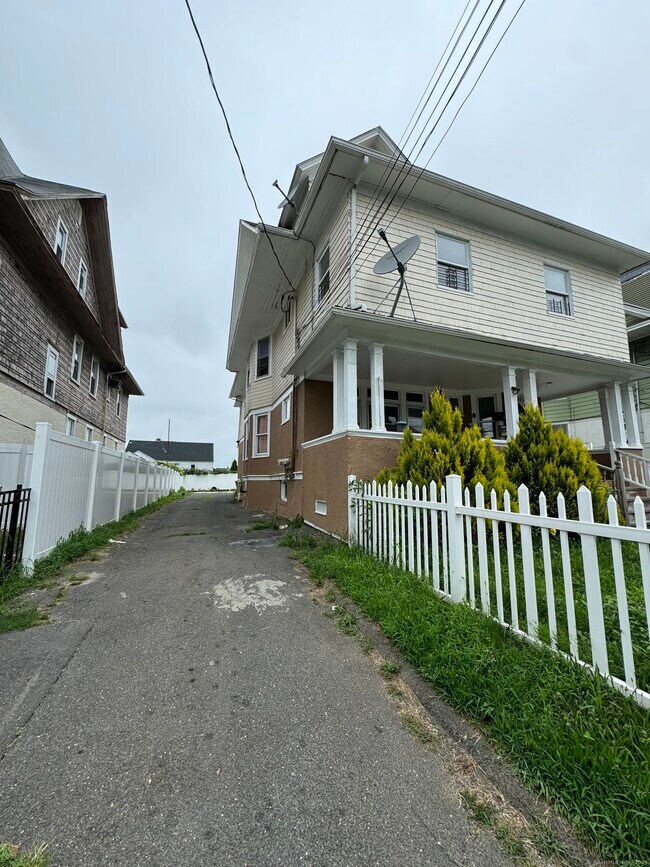 Foto del edificio - 1872 North Ave