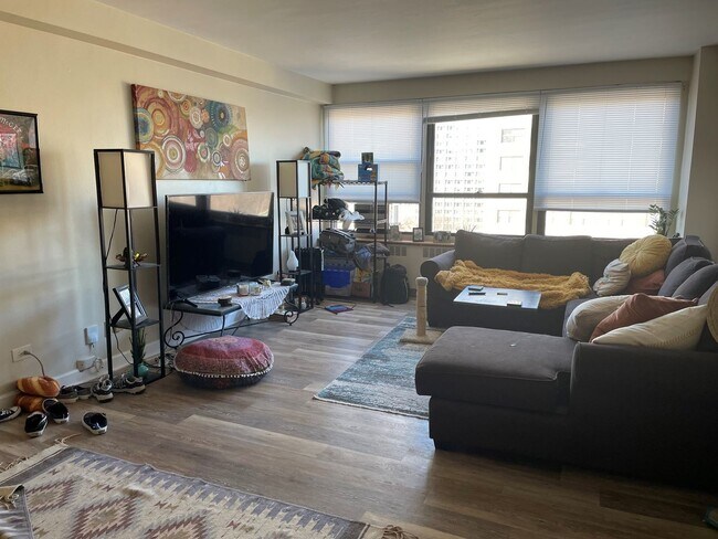 Foto del edificio - 4180 N Marine Dr