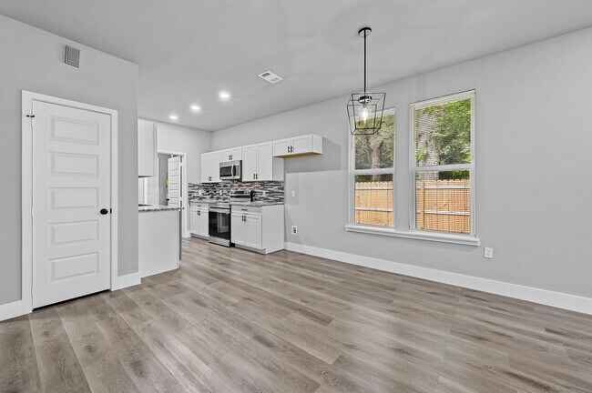 Building Photo - 6147 Shawnee Dr