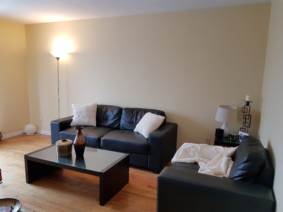 381 IvanPavlov Boul Unit 381 IvanPavlov Vimont, Laval, QC H7M 4J4