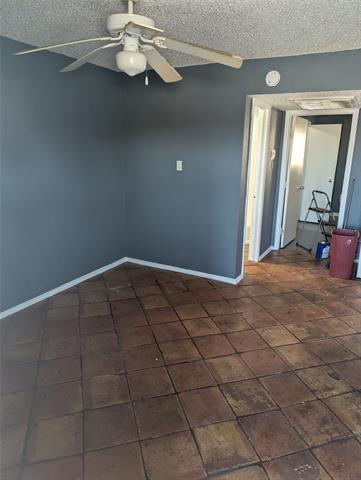 Foto del edificio - 1221 Mineral Wells Hwy