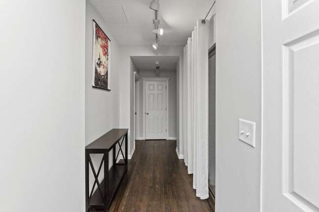 Foto del edificio - 2 bedroom in Chicago IL 60660