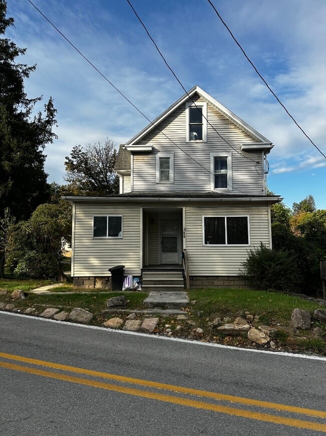 Building Photo - 829 Stewart St
