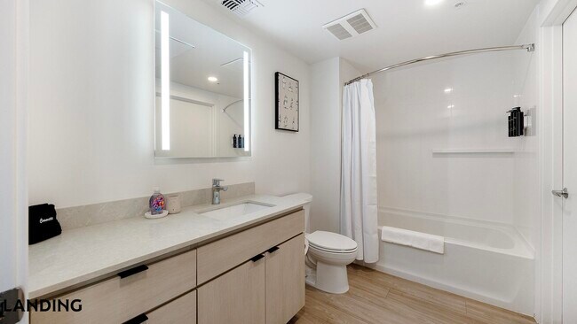 Building Photo - 707 S Farmer Ave