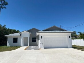 Building Photo - 3310 SW Savona Blvd