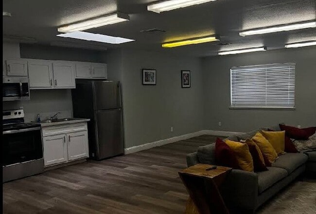 Foto del edificio - 300 Myer Dr