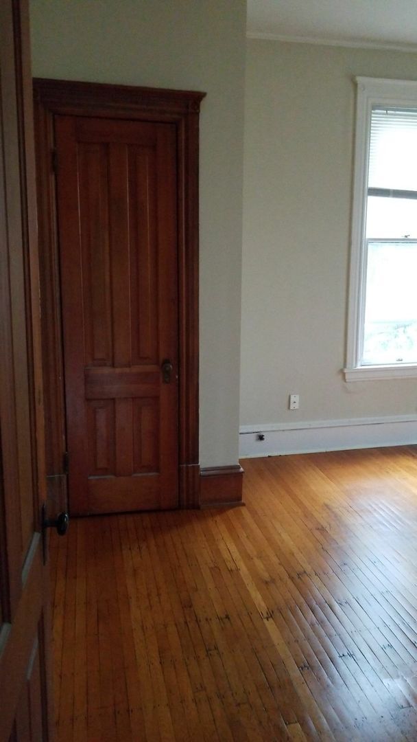 Foto del edificio - Precious 5 Bedroom 2 Bathroom Home in Sout...