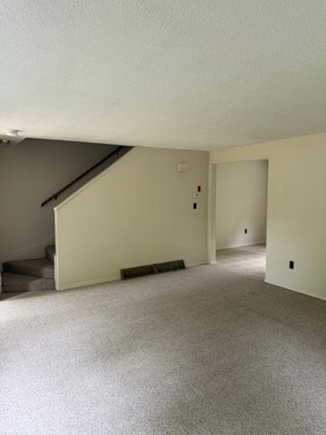 Building Photo - 607-609 Flat Hill Rd