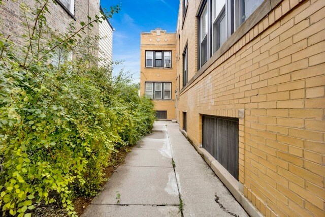 Primary Photo - 4408 W Altgeld St