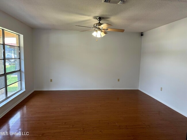 Building Photo - 209 Cedar Dr