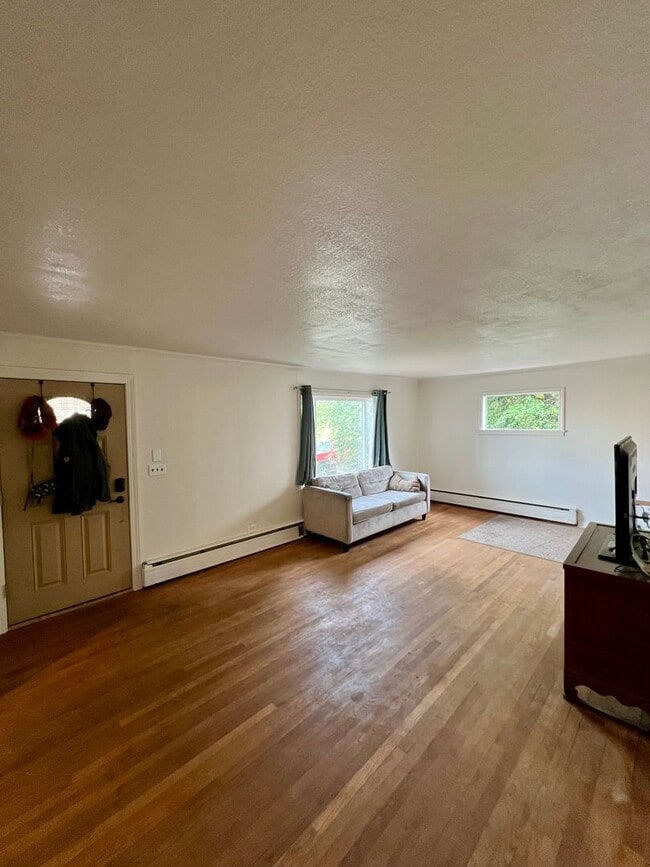 Building Photo - Downtown Home in Fairbanks!!