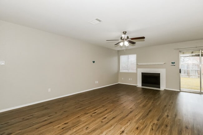 Foto del edificio - 2617 Eastwood Ln