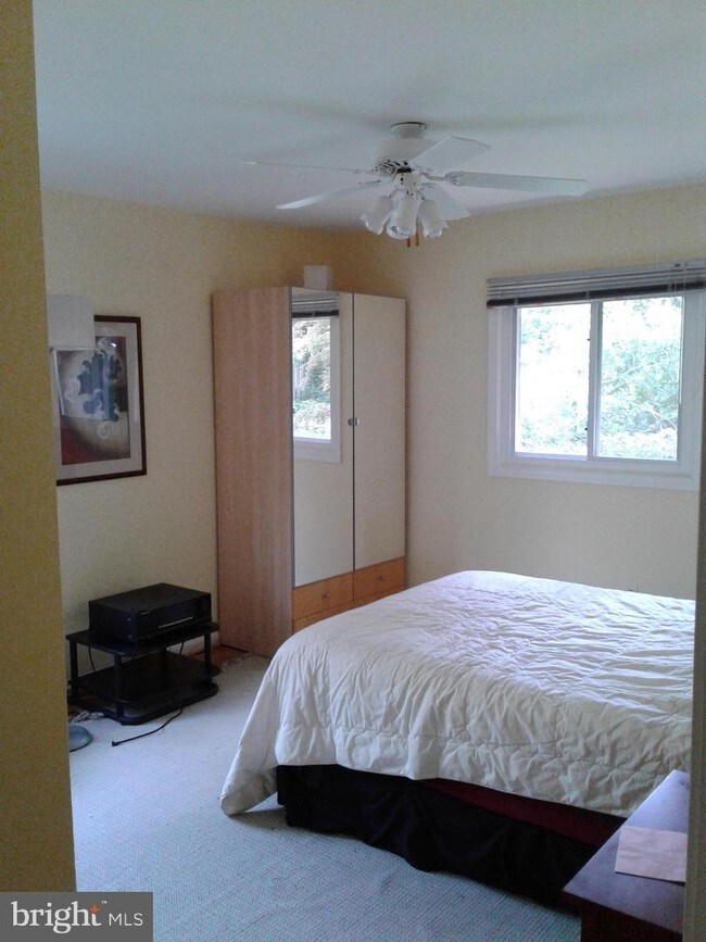 Foto del edificio - 2919 Pine Spring Rd