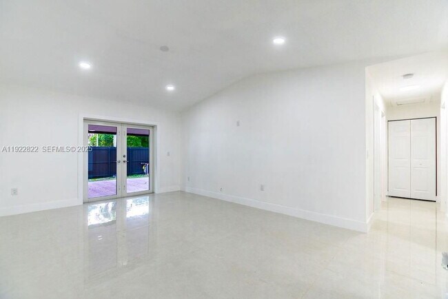 Building Photo - 5240 SW 139th Pl