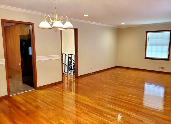 Foto del edificio - 3 bedroom 2 Bath Brick Charming Home! Avai...