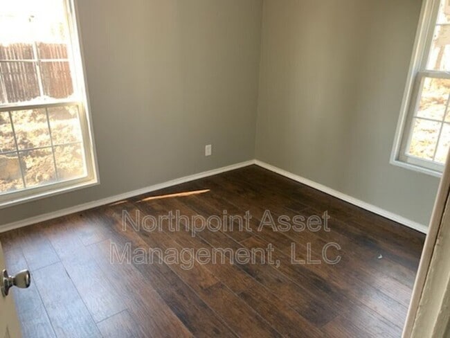 Building Photo - 113 Foster Ln