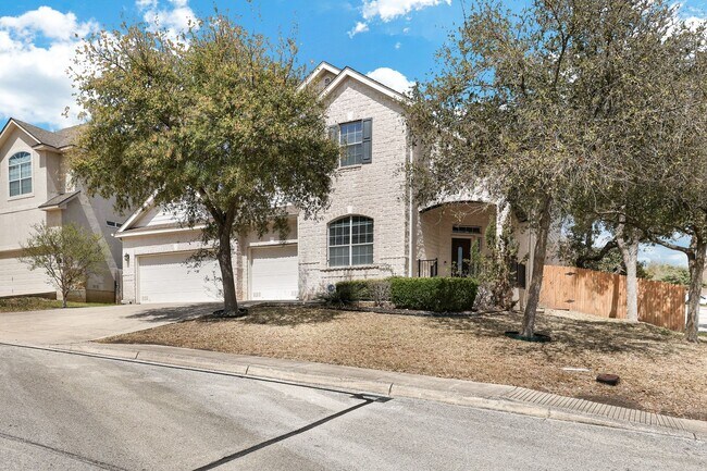 Foto del edificio - ***APPLICATION CURRENTLY UNDER REVIEW***Spacious & Stylish Living in a Premier Gated Community
