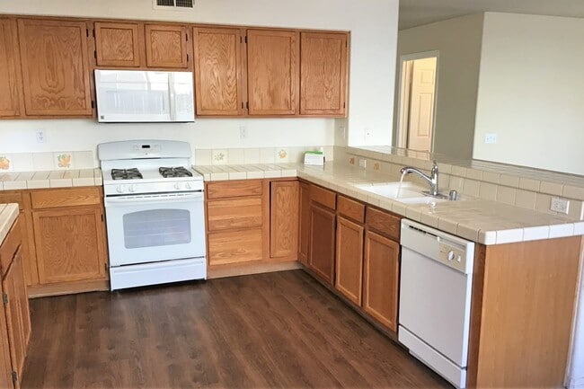 Building Photo - 38703 La Mancha Ct