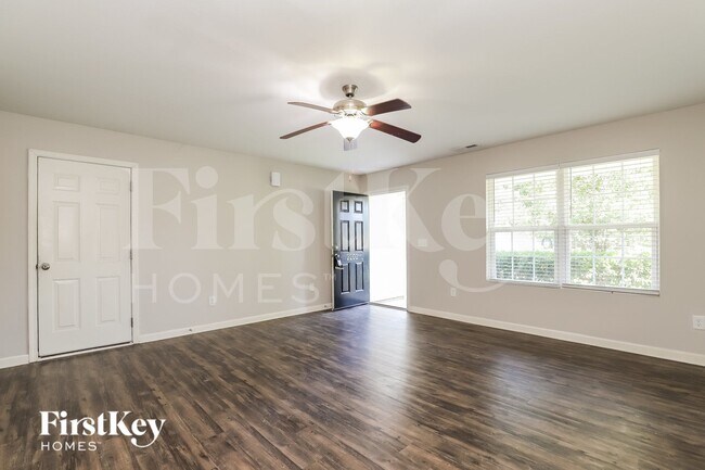 Building Photo - 2202 Matthew Oaks Ct