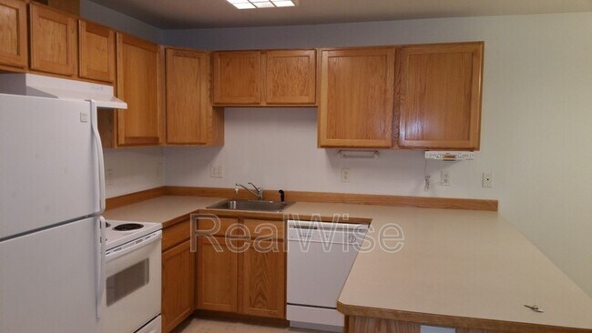 Building Photo - 933 NE Hidden Valley Dr