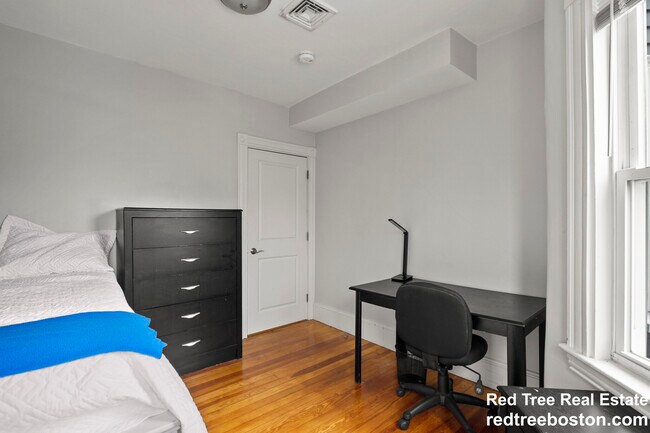 Building Photo - 139 Adams St