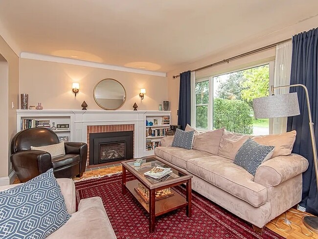 Photo du bâtiment - 875 Kingsmere Av