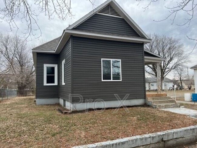 Building Photo - 808 N Elm St