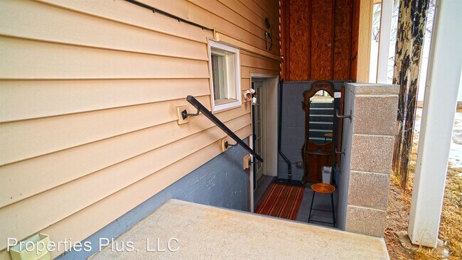 Building Photo - Studio, 1 bath House - 509 7th Street