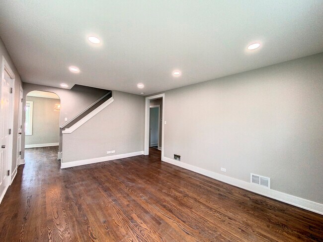 Building Photo - 112 2nd St