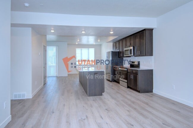 Building Photo - 974 W 500 S